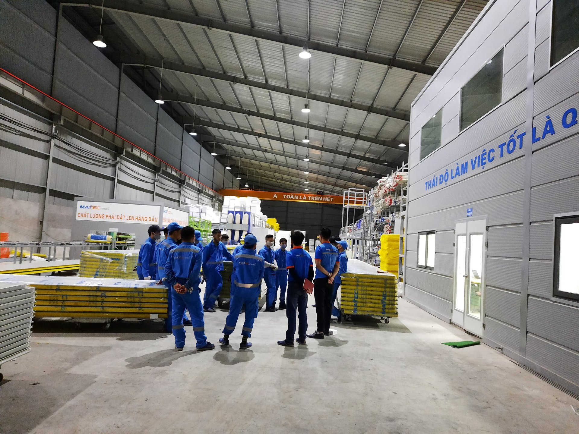 Matec Panel, nh&agrave; m&aacute;y sản xuất panel eps, panel b&ocirc;ng thủy tinh gi&aacute; rẻ