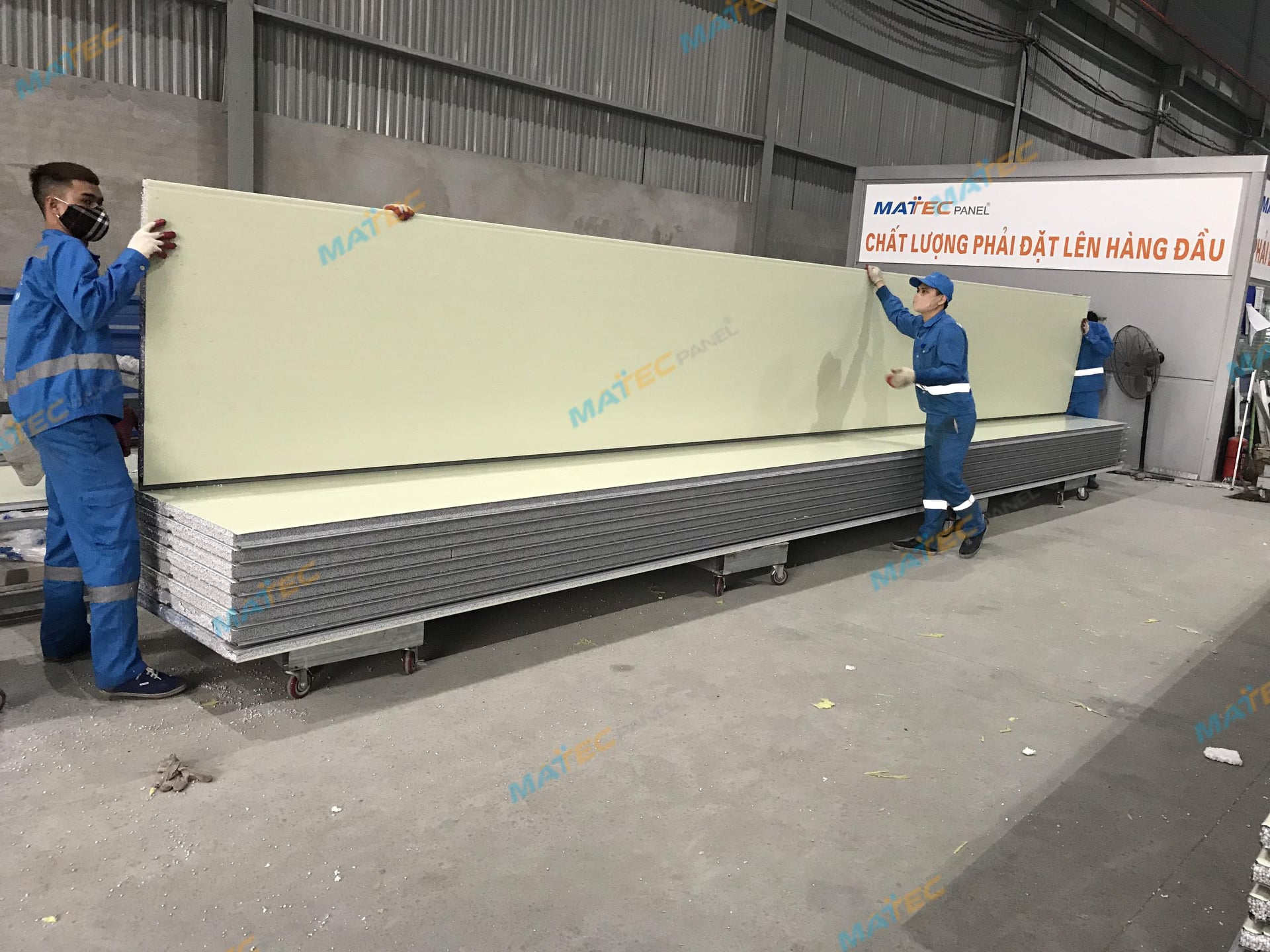 V&aacute;ch t&ocirc;n xốp