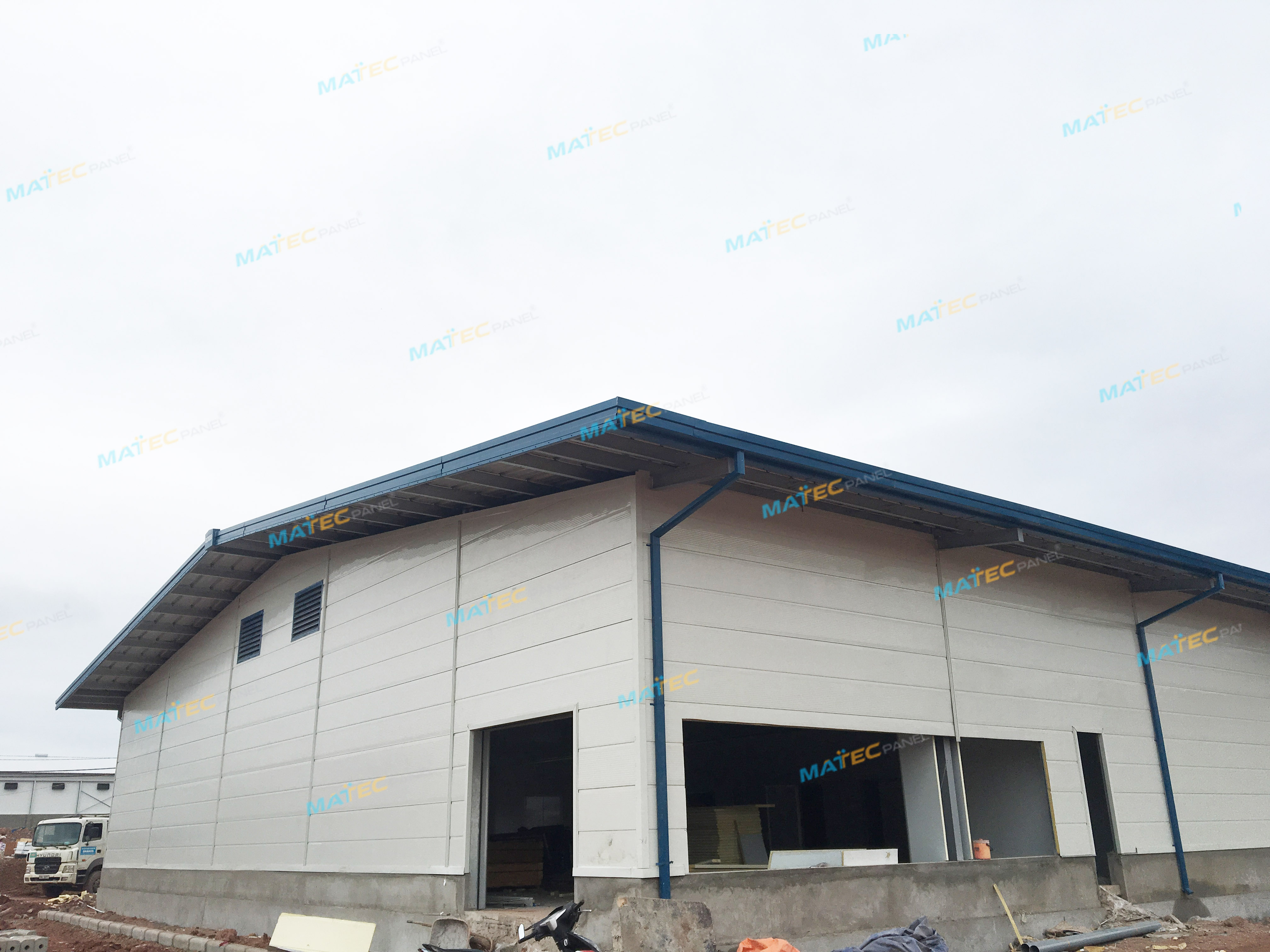 v&aacute;ch ngăn c&aacute;ch nhiệt