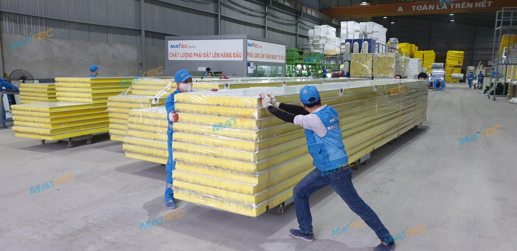 N&ecirc;n mua panel b&ocirc;ng thủy tinh ở đ&acirc;u?