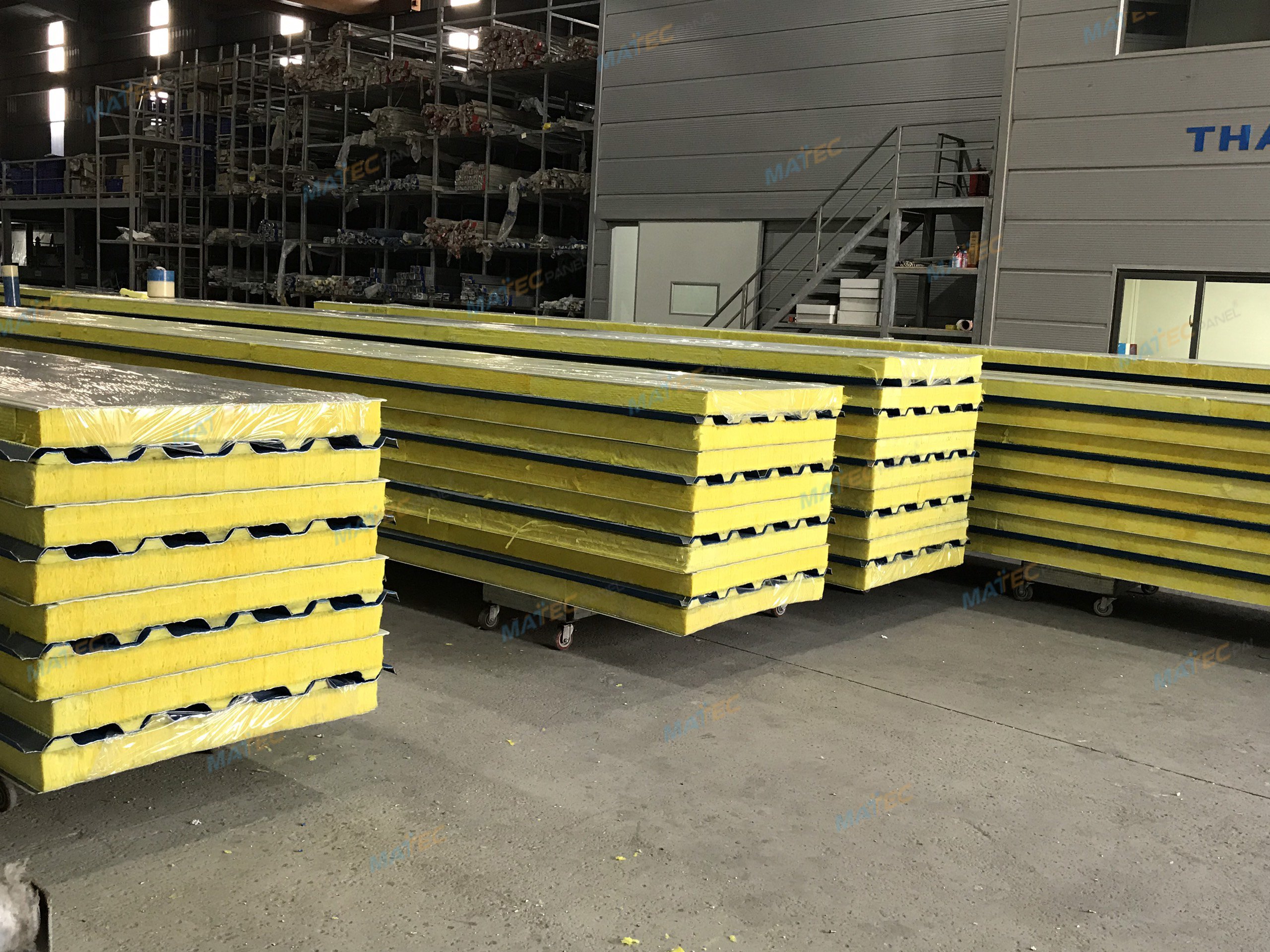 Tấm mái panel bông thuỷ tinh