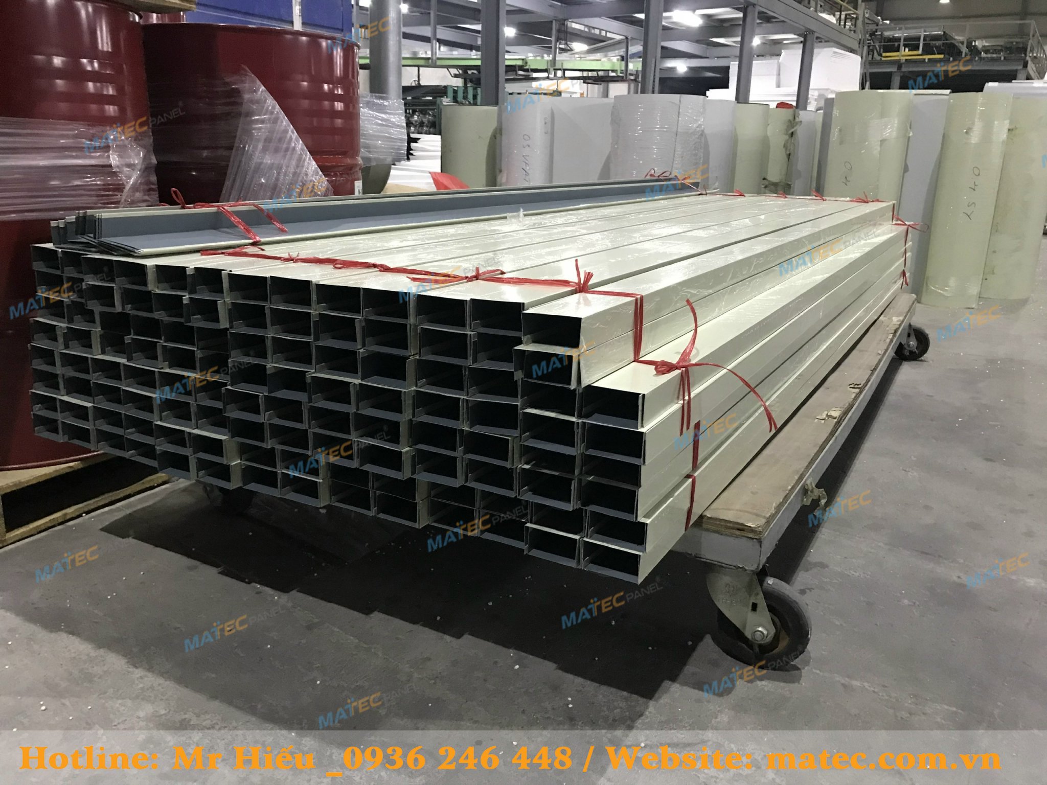 G&iacute;a cả phụ kiện panel phụ thuộc v&agrave;o nhiều yếu tố