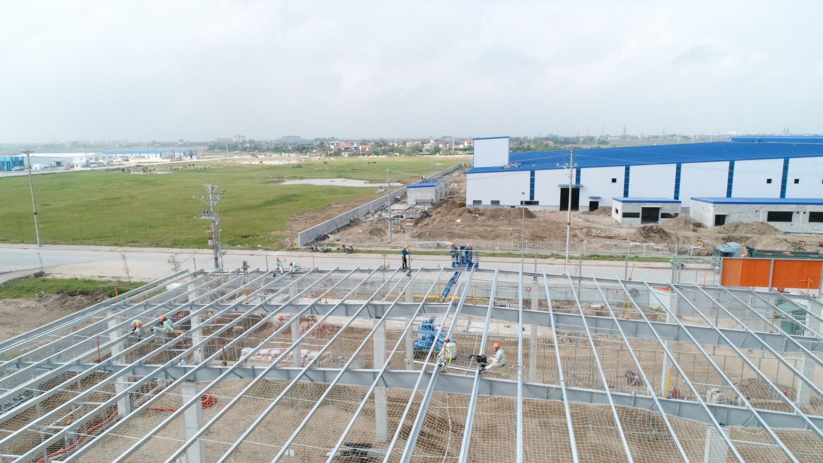 Thi công xây dựng khung nhà thép nhà máy kuwana Đồng Văn giai đoạn I